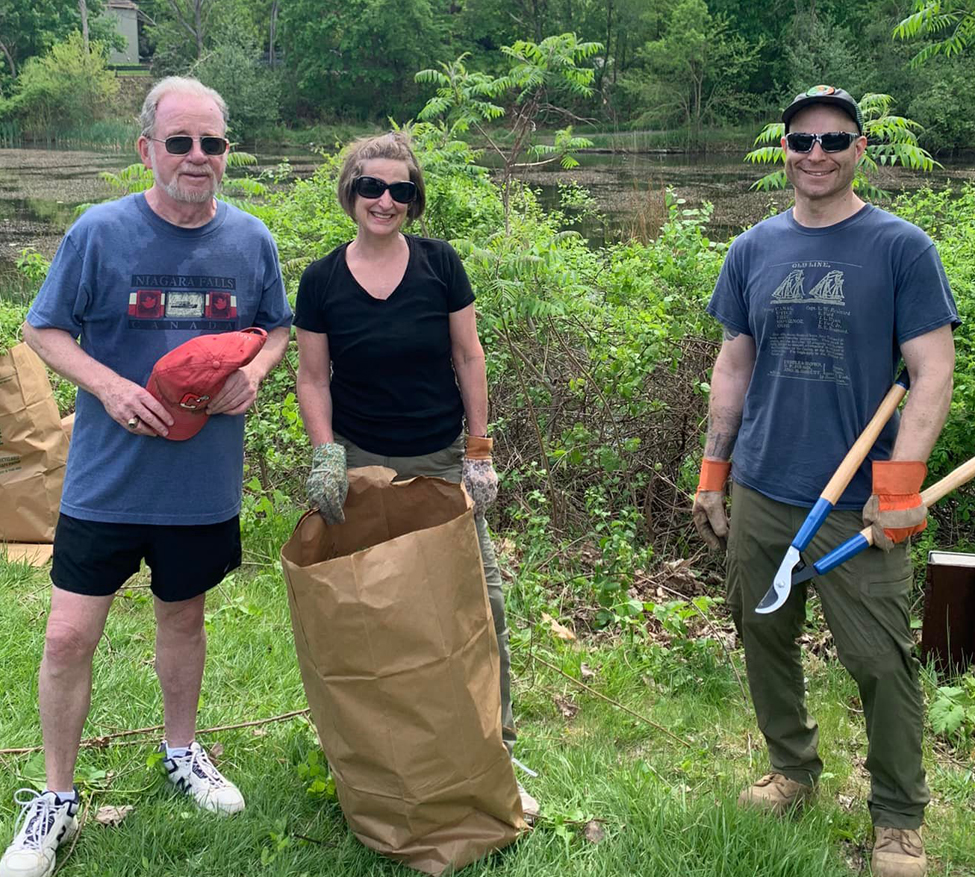 Buckingham Pond cleanup group