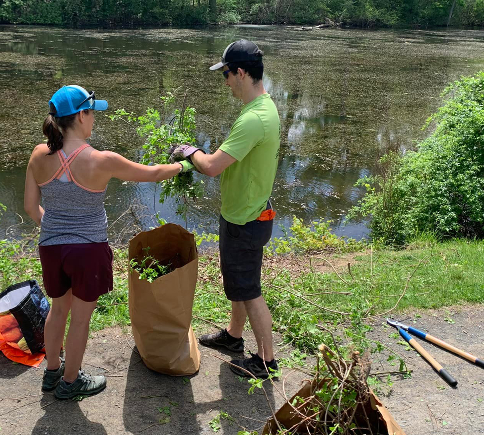 Buckingham Pond cleanup group